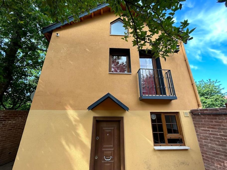 Arancia - Garden, Bbq, Sauna & Turkish Bath By The Tram In Fatih Vilă