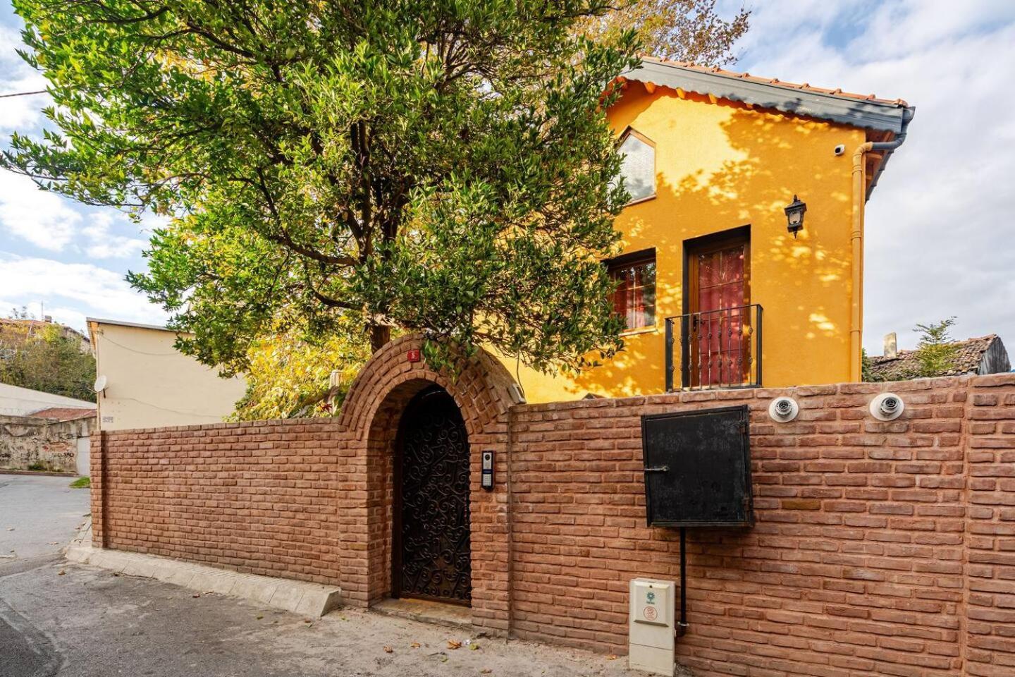 Arancia - Garden, Bbq, Sauna & Turkish Bath By The Tram In Fatih Vilă